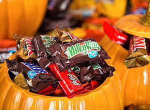 halloween candy guessing game