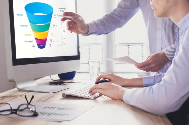 Person pointing to a sales funnel illustrating consideration campaigns