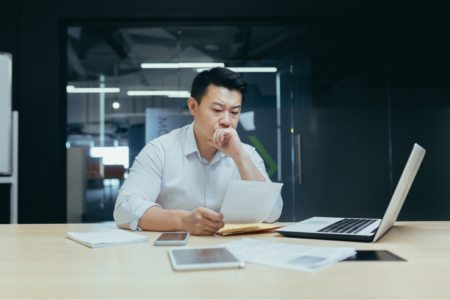 A frustrated businessperson experiencing the challenges of freelance digital marketing