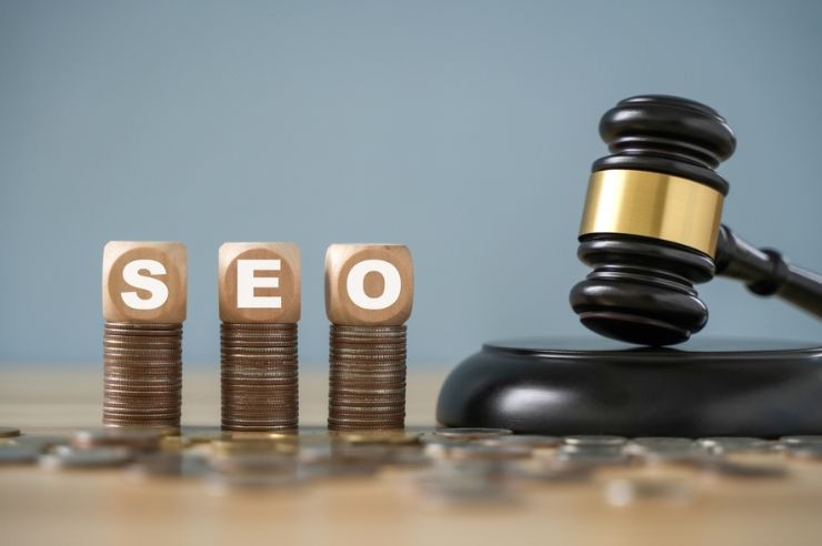 SEO text next to judges gavel.