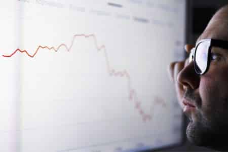 person analyzing declining website traffic data on a monitor.